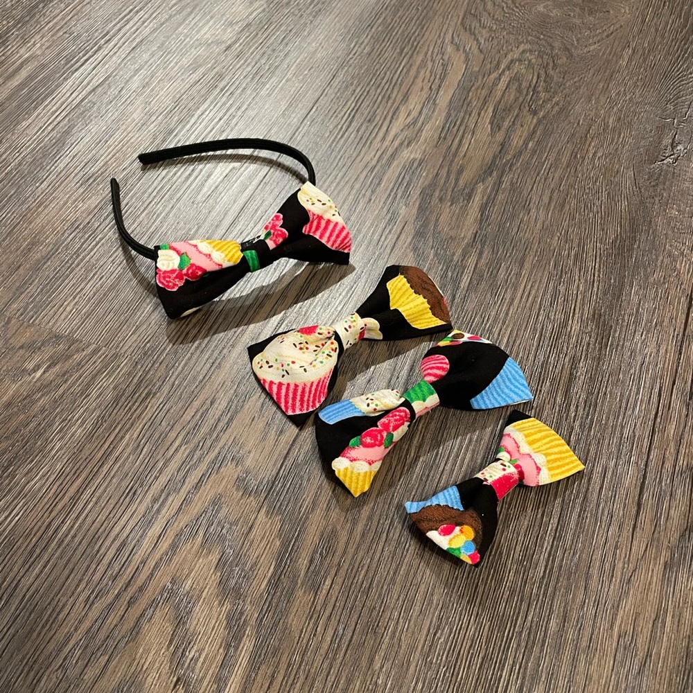 🎀5 for $20 Handmade cupcake hair bows
